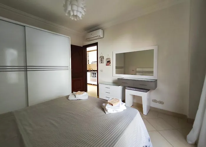 One- Bedroom S3 In Vip Zone Sunny Lakes Daire